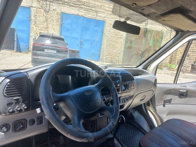 Ford Transit-8