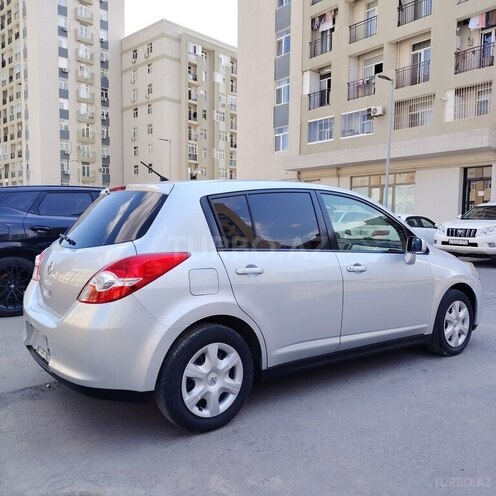 Nissan Tiida-12