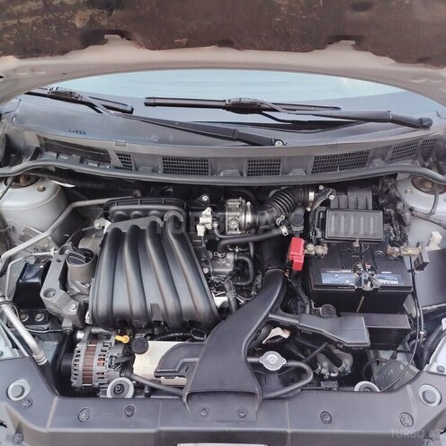 Nissan Tiida-16
