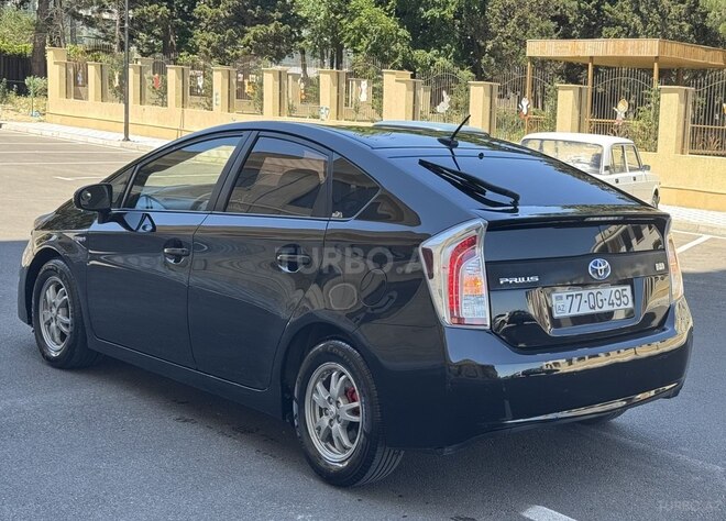 Toyota Prius-8