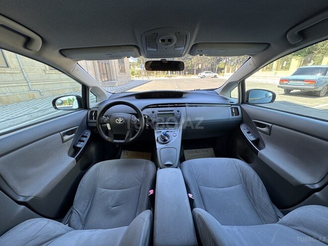 Toyota Prius-13