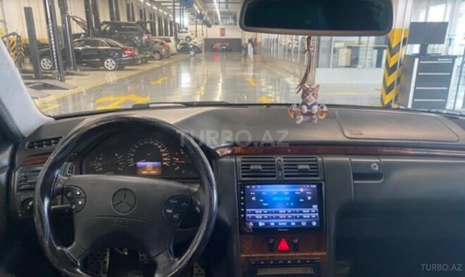 Mercedes E 320-6