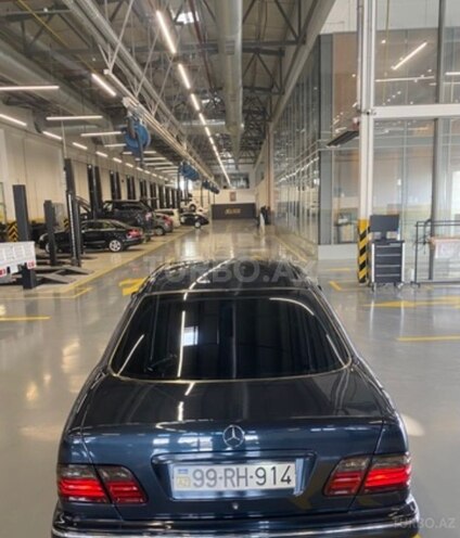 Mercedes E 320-4