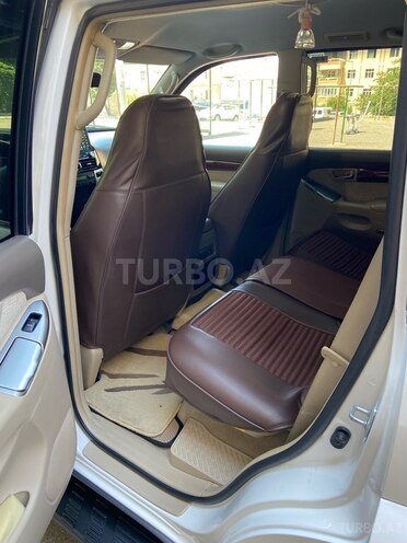 Toyota Land Cruiser Prado-11