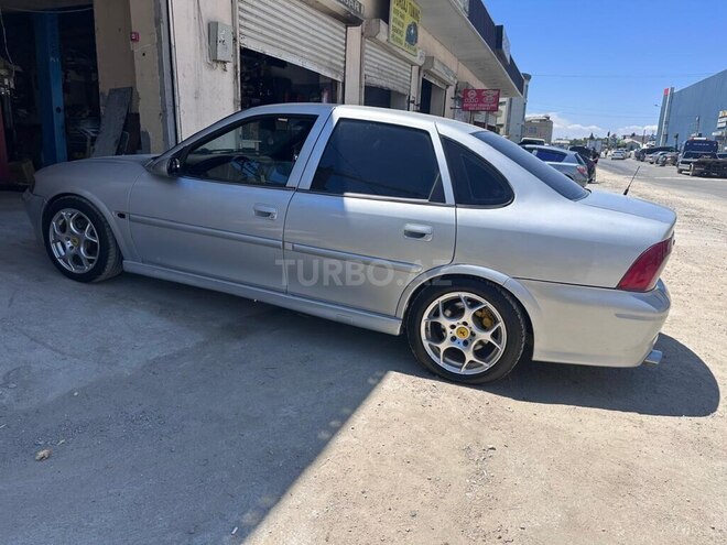 Opel Vectra-4