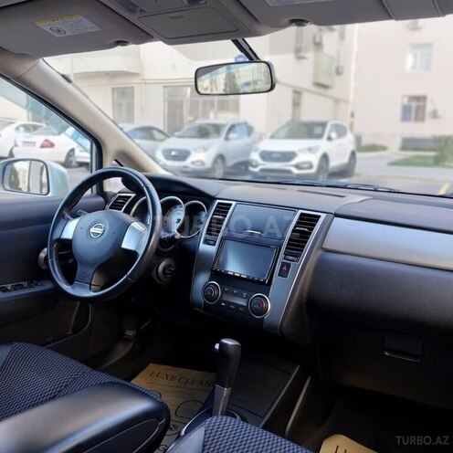 Nissan Tiida-10