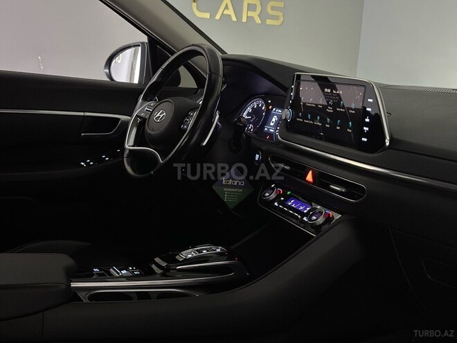 Hyundai Sonata-12