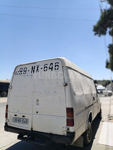 Ford Transit-4