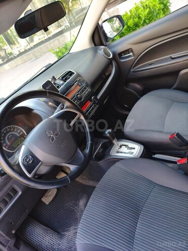 Mitsubishi Attrage-21
