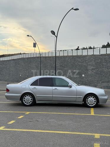 Mercedes E 240-4