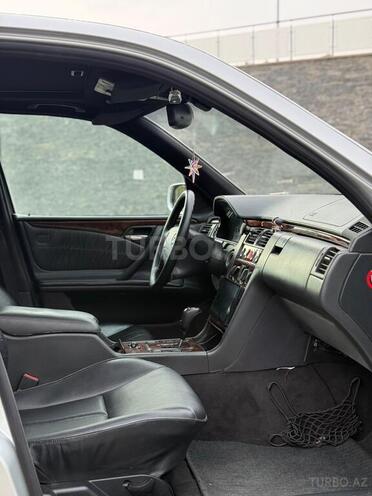 Mercedes E 240-7