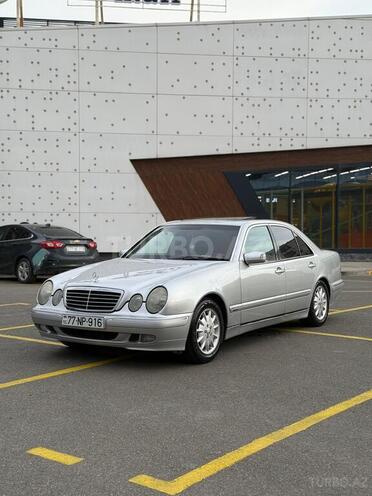 Mercedes E 240-1