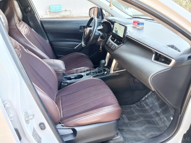 Toyota Corolla Cross-13