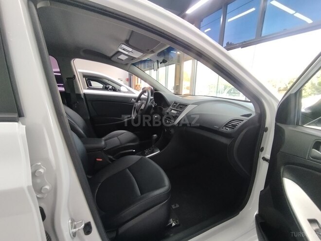 Hyundai Accent-9
