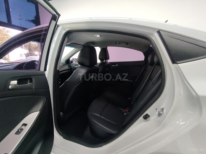 Hyundai Accent-10