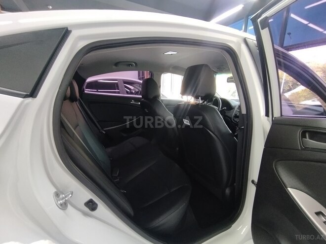 Hyundai Accent-11
