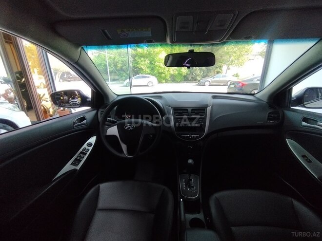 Hyundai Accent-8