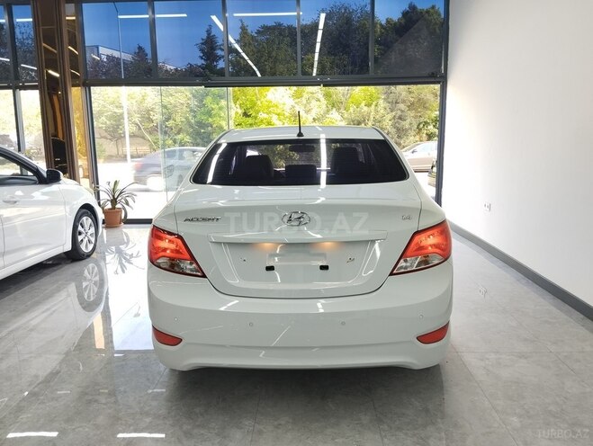 Hyundai Accent-5