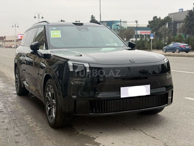 Lynk & Co 900-2