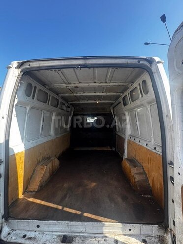 Ford Transit-9