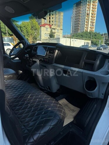 Ford Transit-8