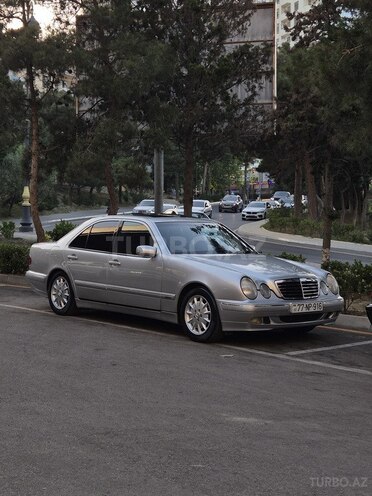 Mercedes E 240-11