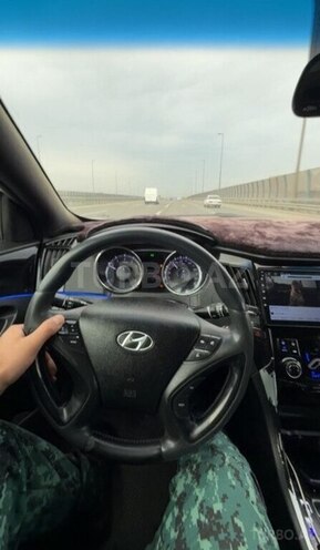 Hyundai Sonata-16