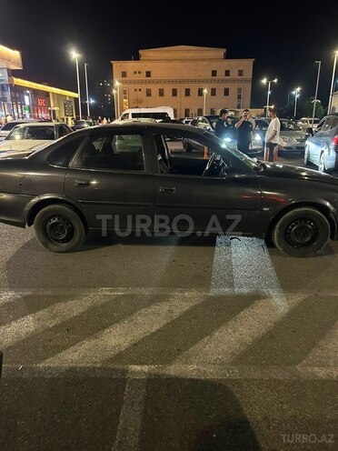 Opel Vectra-4