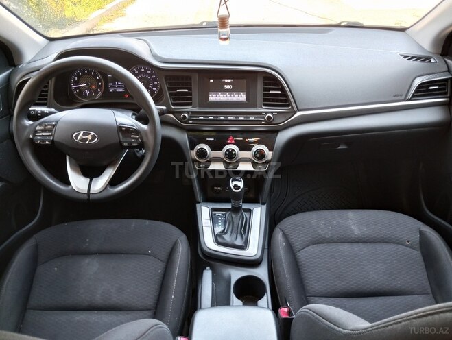 Hyundai Elantra-7