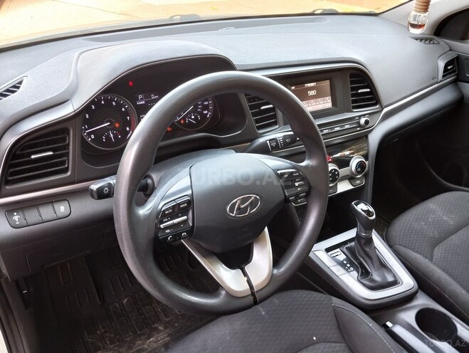 Hyundai Elantra-14