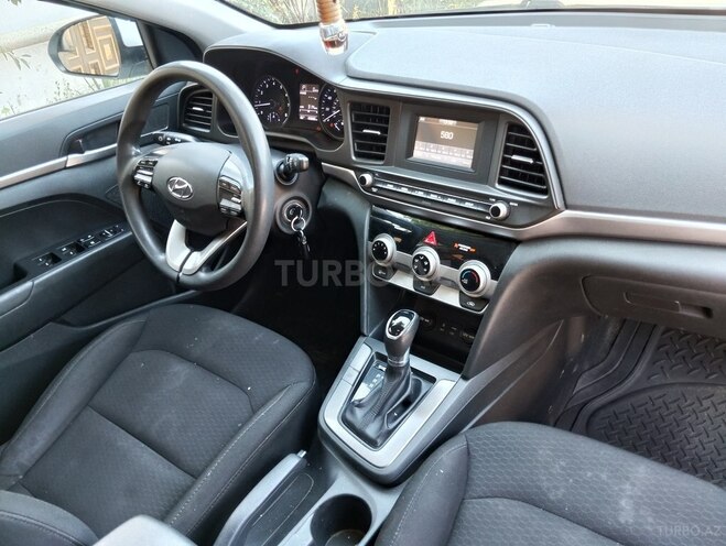 Hyundai Elantra-9