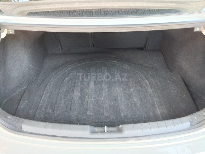 Hyundai Elantra-16