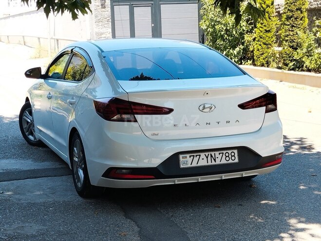 Hyundai Elantra-6