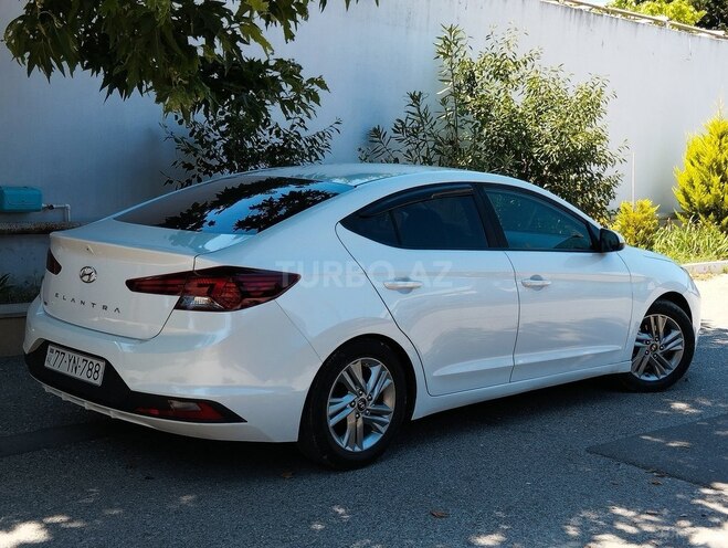 Hyundai Elantra-4