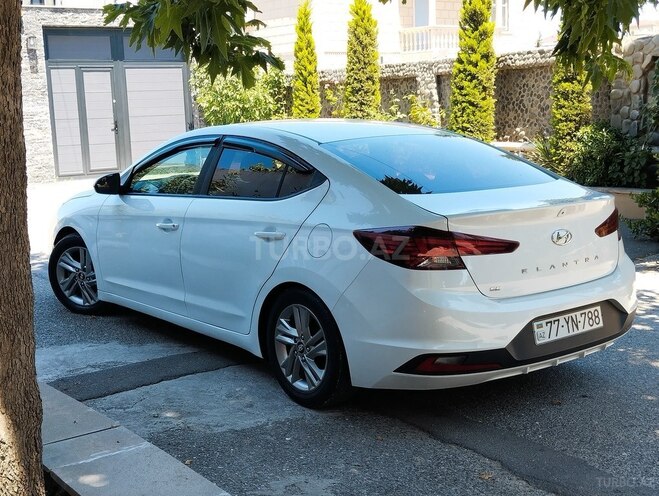 Hyundai Elantra-5