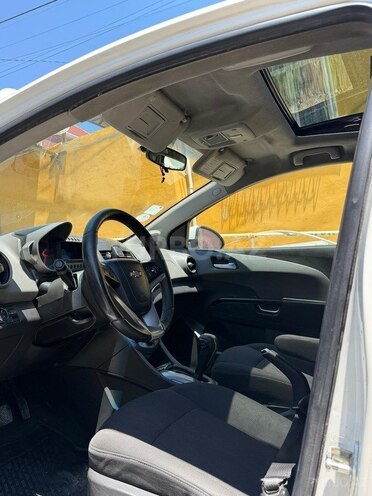 Chevrolet Aveo-10