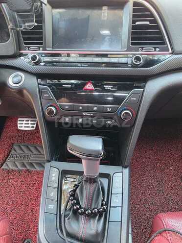 Hyundai Avante-13