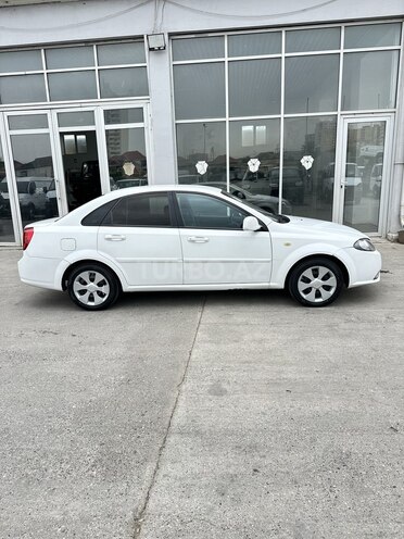 Daewoo Gentra-13