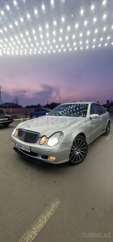 Mercedes E 220-1
