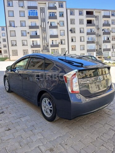 Toyota Prius-8