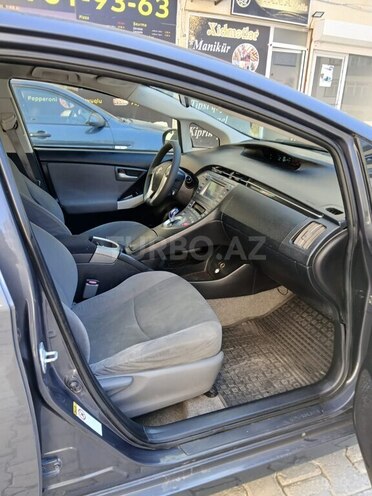 Toyota Prius-13