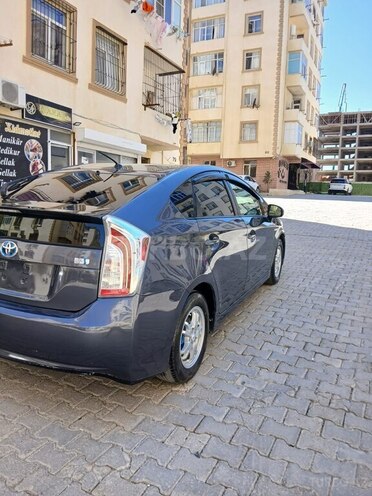Toyota Prius-10