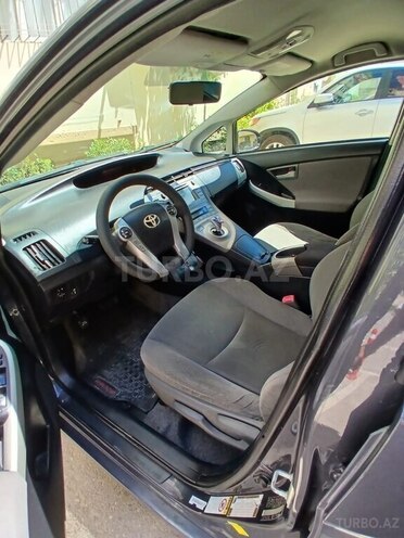 Toyota Prius-16