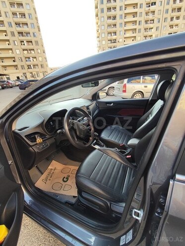Hyundai Accent-5