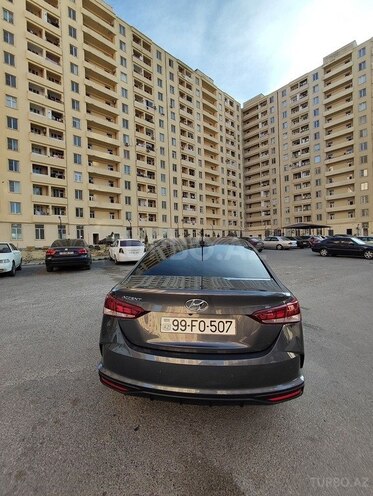 Hyundai Accent-9