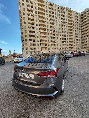 Hyundai Accent-2