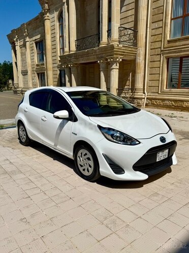 Toyota Aqua-3