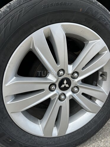 Mitsubishi Outlander-3