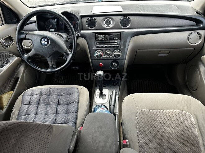 Mitsubishi Outlander-4