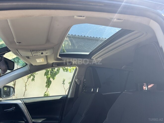 Toyota RAV4-9